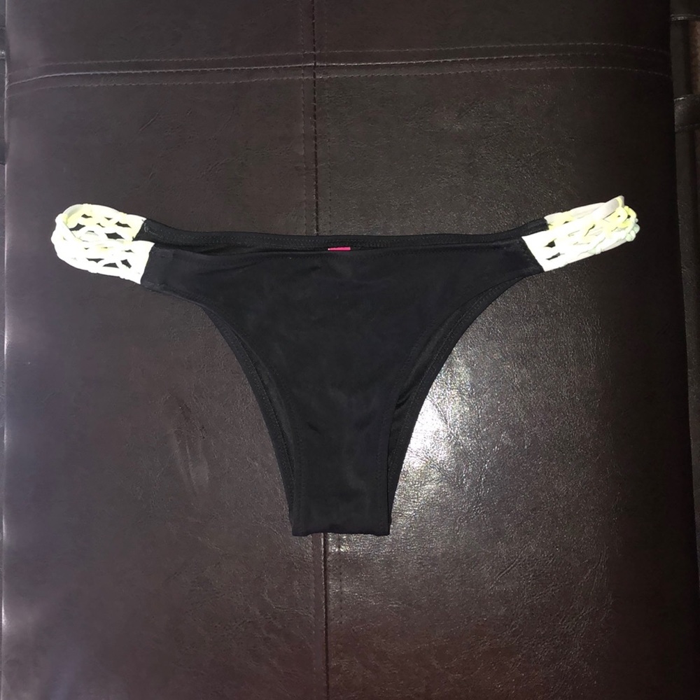 Cheeky bikini bottom